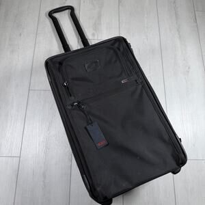 TUMI (22022DH) Alpha 22" Expandable Carry On 2 Wheeled Luggage Black